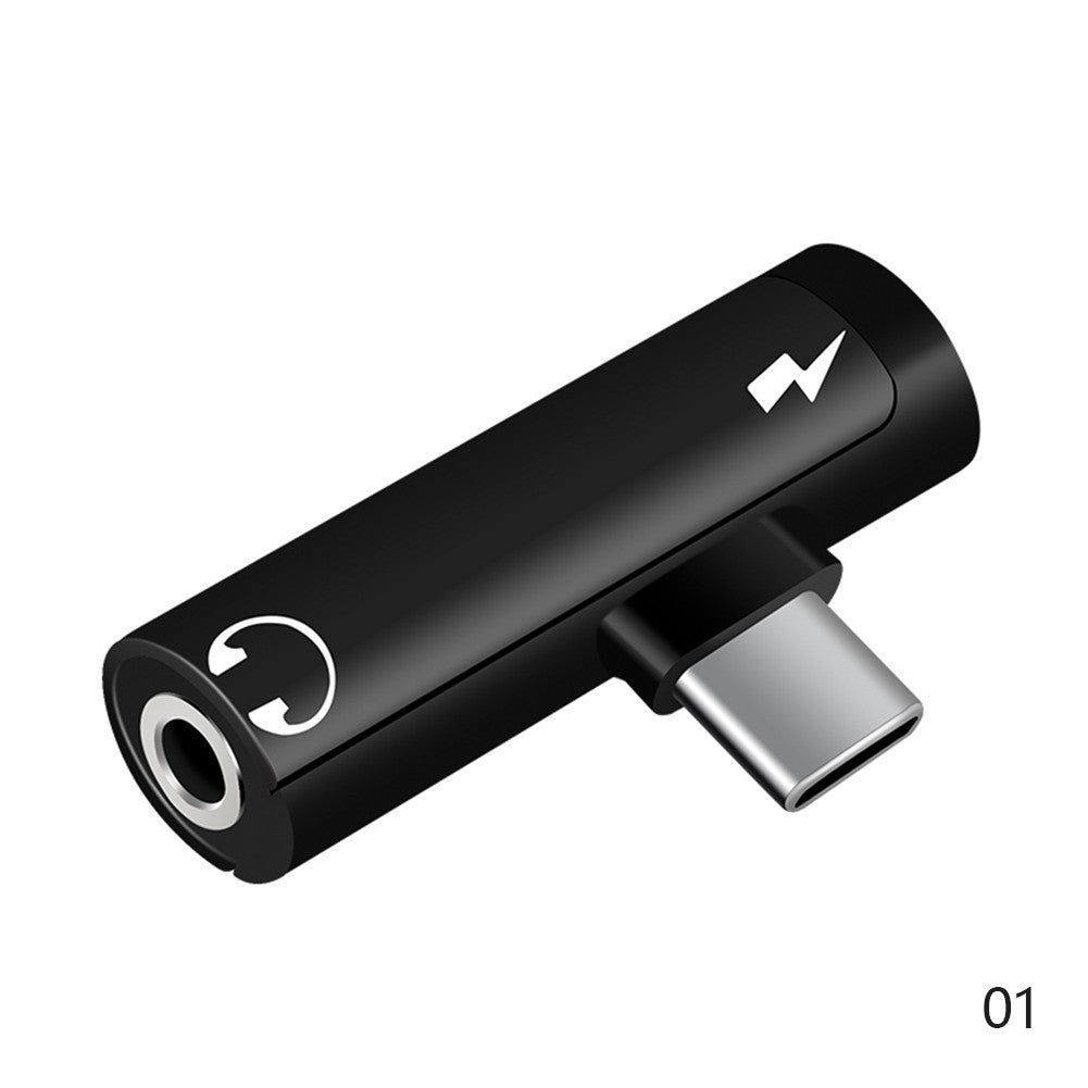 Adaptador USB-C compacto preto com entrada de áudio de 3,5 mm.