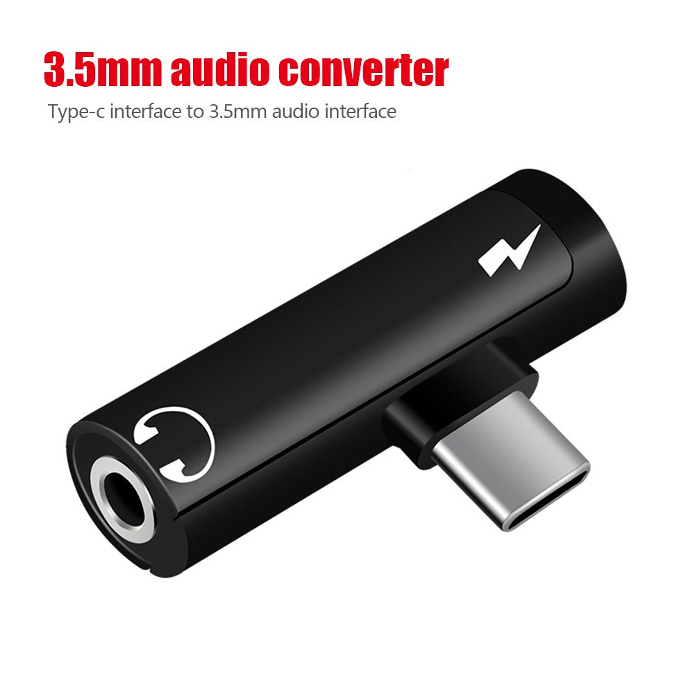 Adaptador USB-C compacto preto com entrada para plugue de áudio de 3,5 mm.