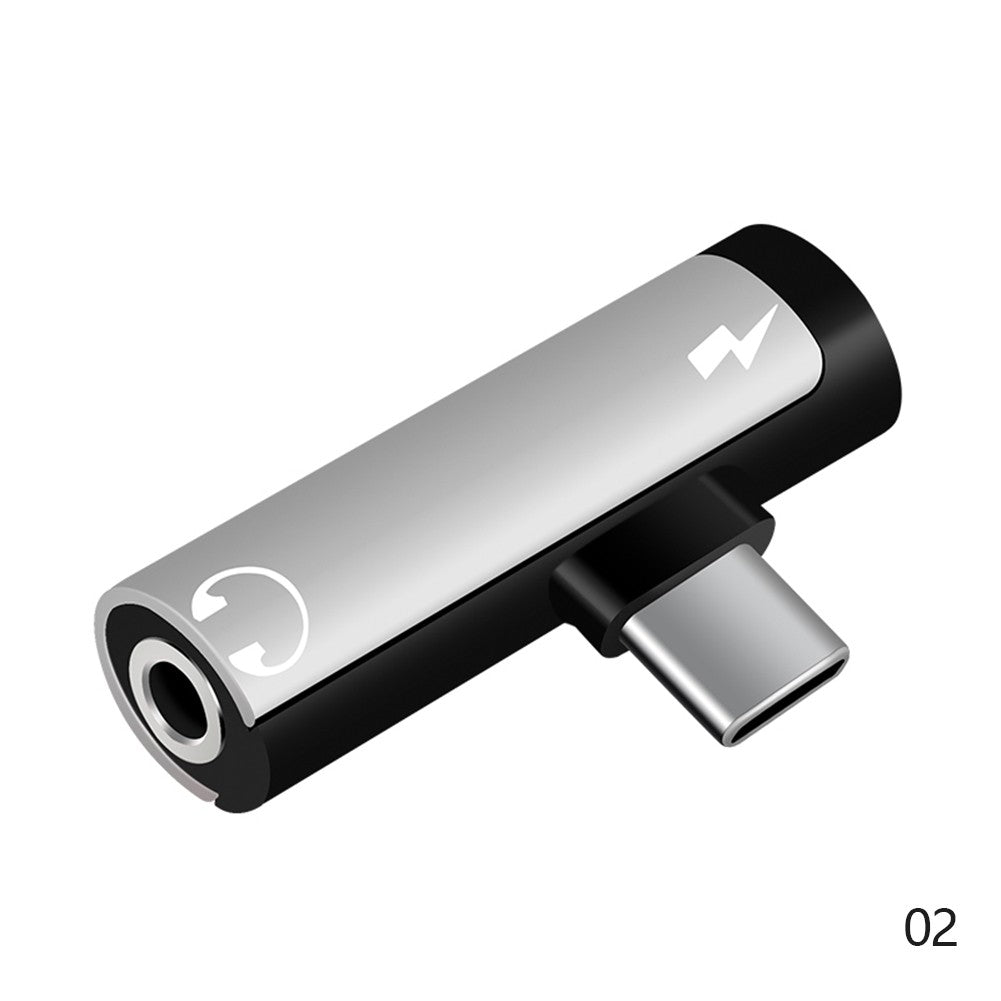 Adaptador USB-C compacto prateado com entrada de áudio de 3,5 mm.