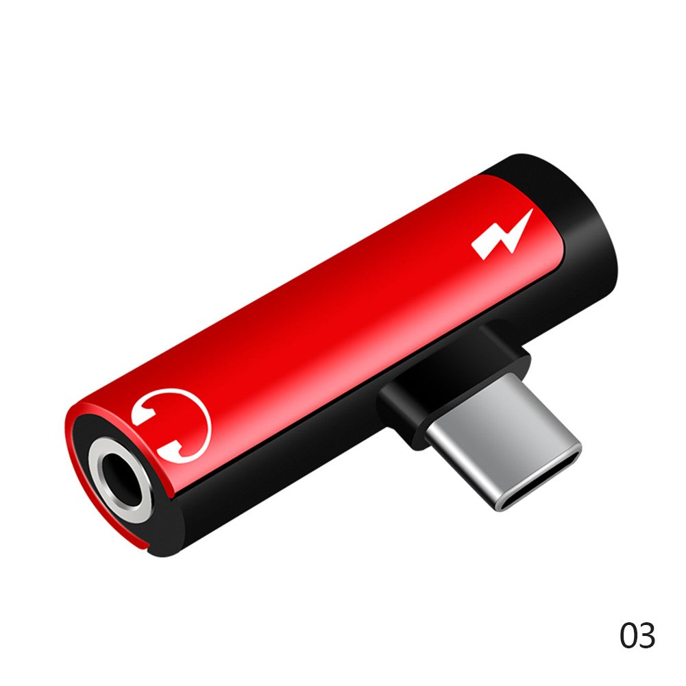 Adaptador USB-C compacto vermelho com entrada de áudio de 3,5 mm.