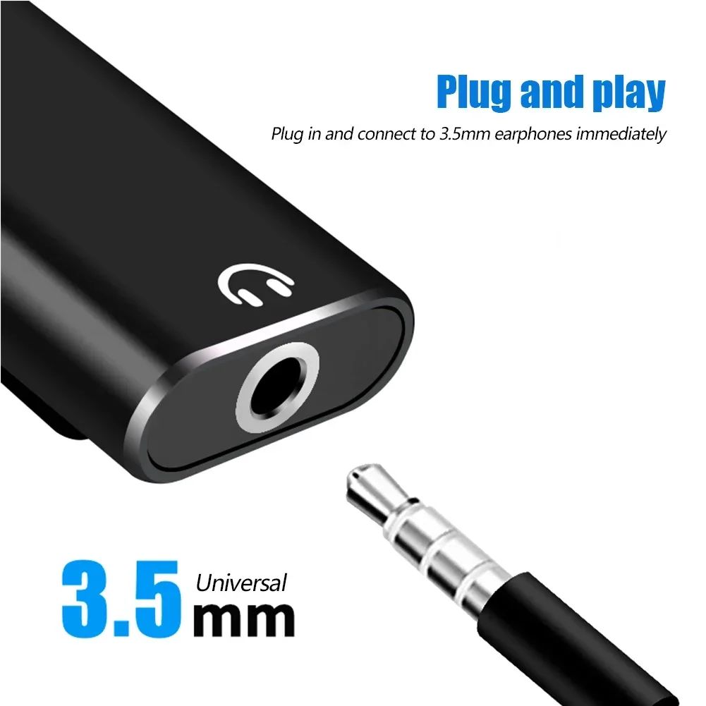 Detalhe da entrada de áudio de 3,5 mm de um adaptador USB-C preto.