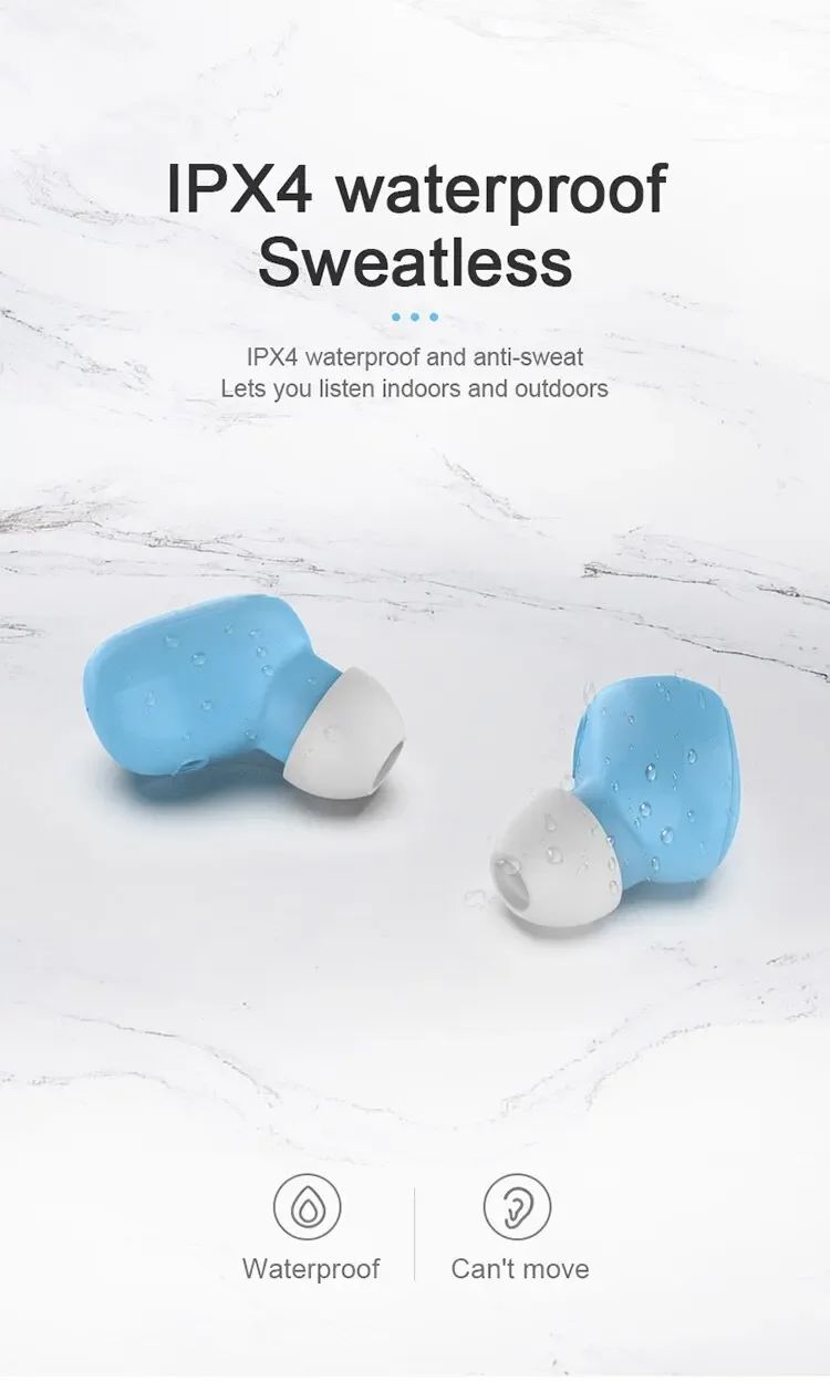 Fones TWS azuis em composição promocional com gotas de água.